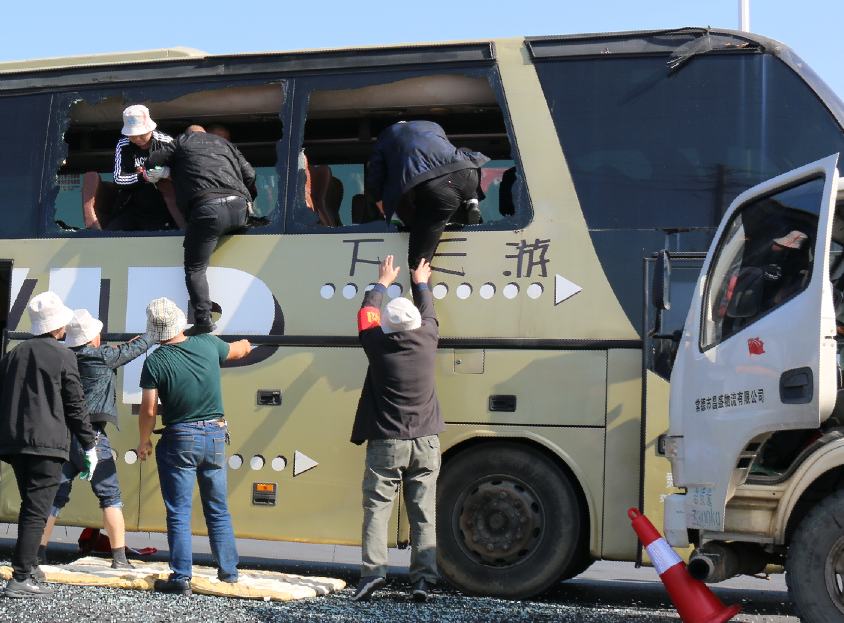 常德市湘北汽車(chē)運(yùn)輸有限公司,常德包車(chē)客運(yùn),常德旅游服務(wù),校車(chē)服務(wù)